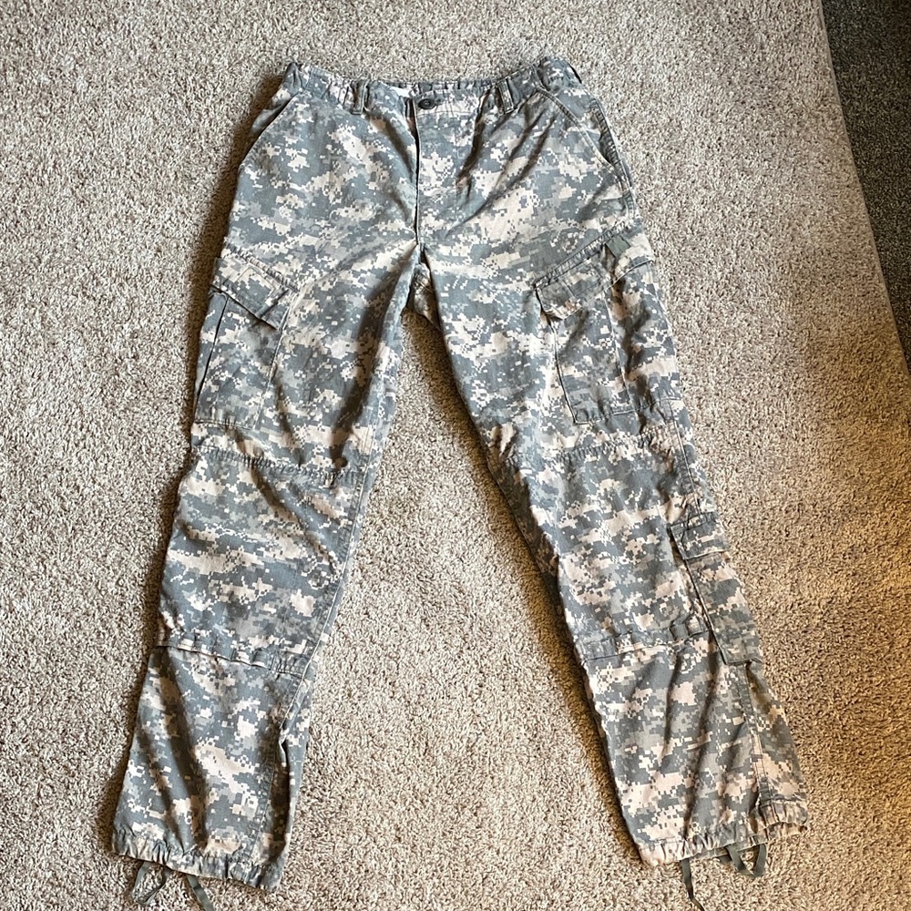 Camouflage Cargo Pants button fly size Medium 31 to 35